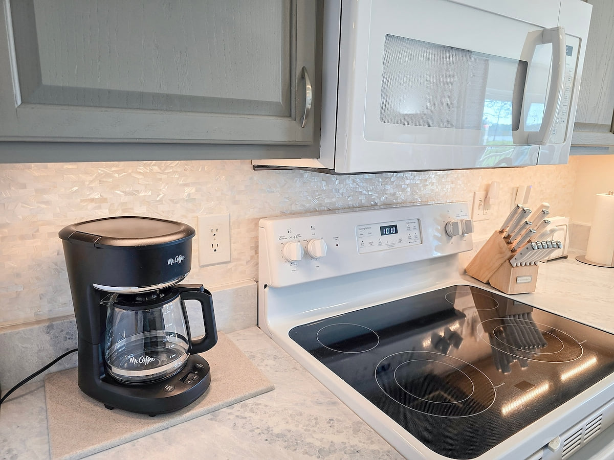 Full kitchen image 7