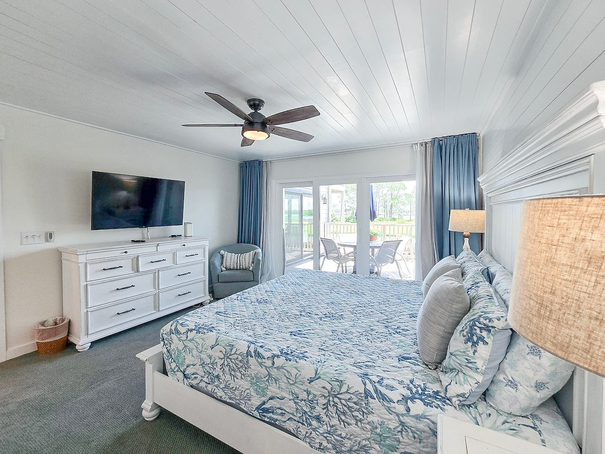 Bedroom 1 image 2