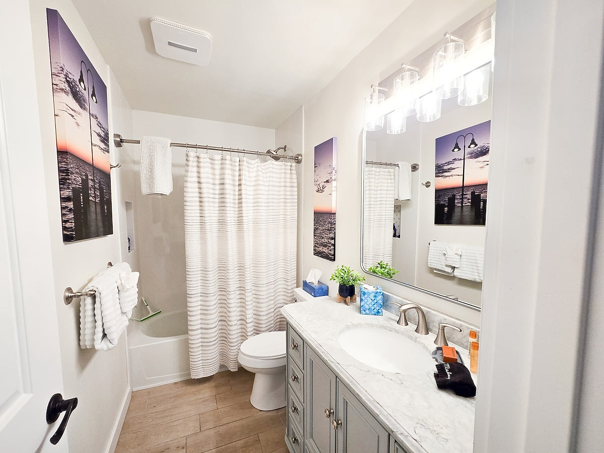 Full bathroom 2 image 1