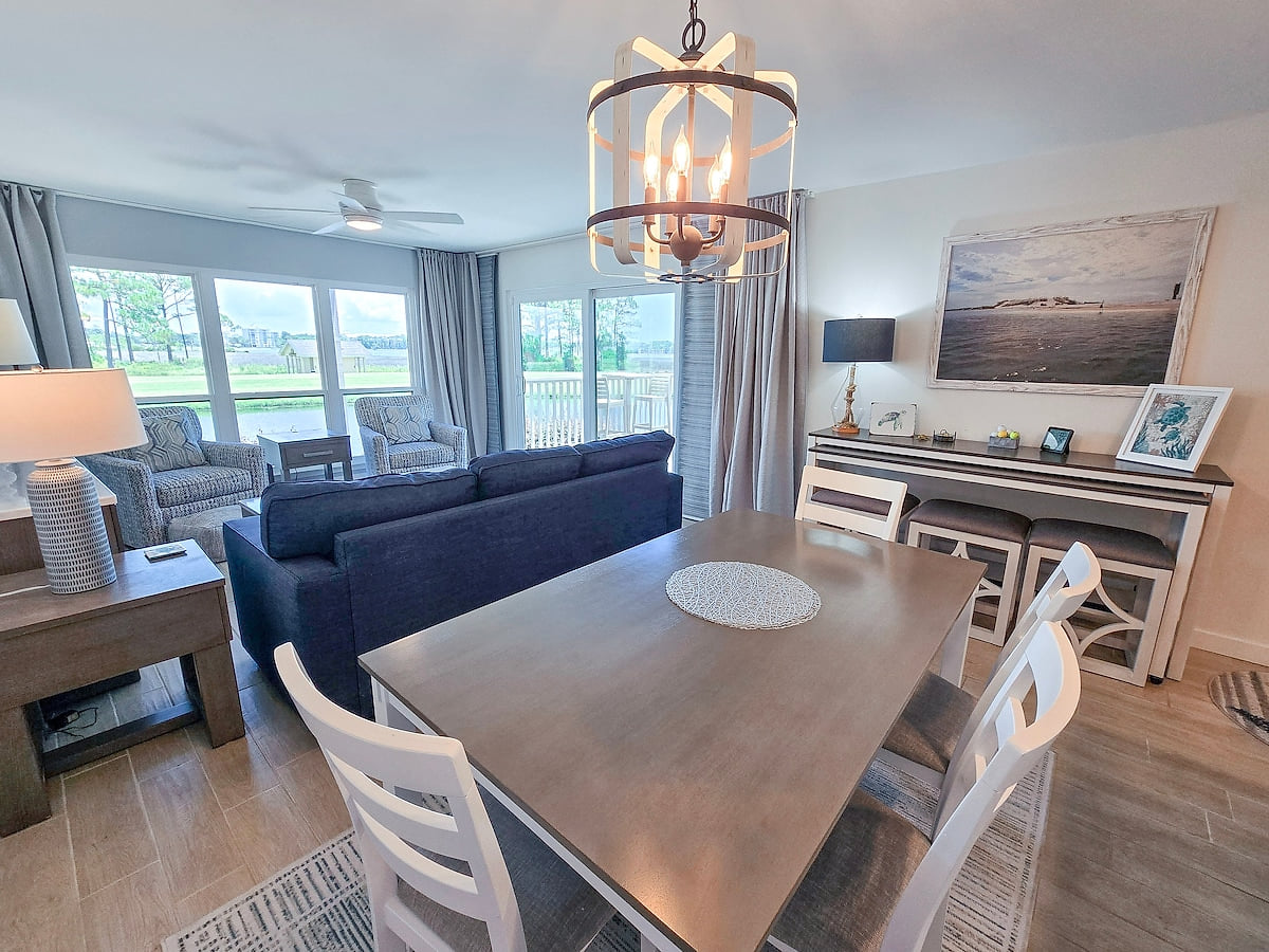 Dining area image 1