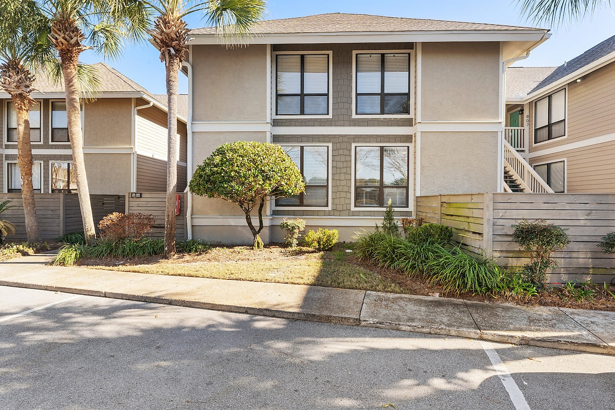 Exterior image 3