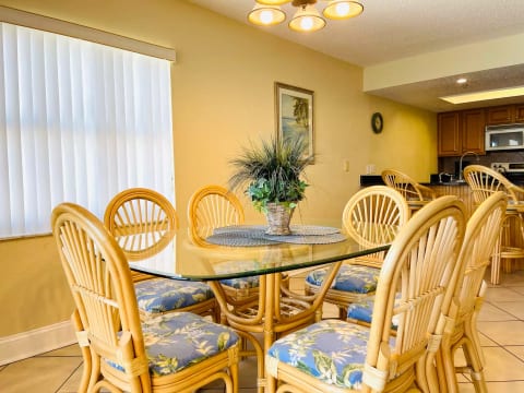 HOLIDAY VILLAS III- 605