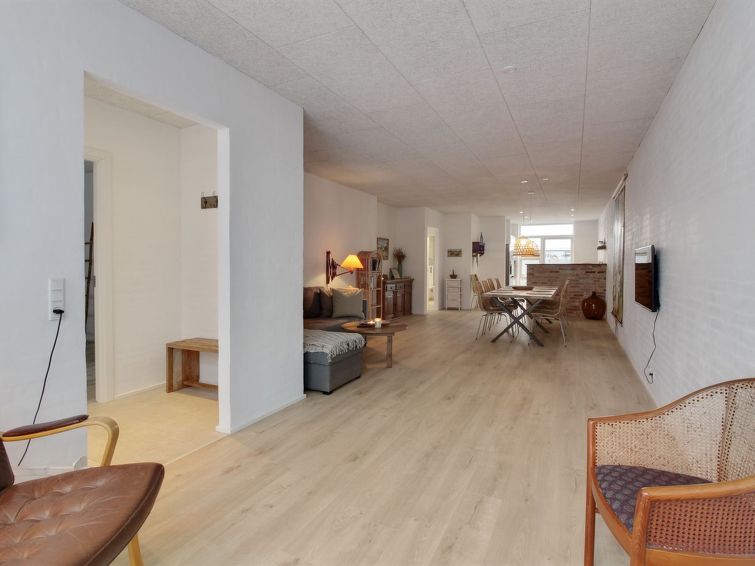 klaudius-2km-from-the-sea/