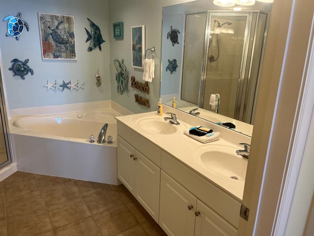 Large master bath with double sink, walk in shower and jetted tub.