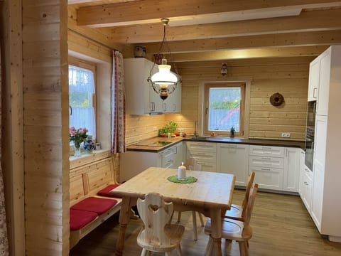 Chalet Sven mit Pool und Sauna