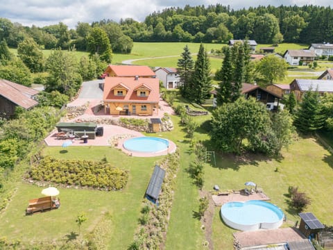 Chalet Sven mit Pool und Sauna