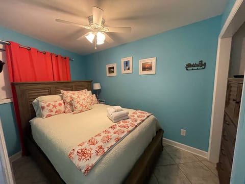 Beach Bliss 2 Bedroom Oceanview Free bikes/chairs!
