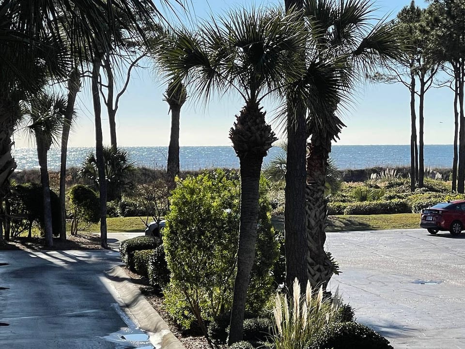 Salty Sand-Close to the pool, steps to the beach! - Hilton Head Island