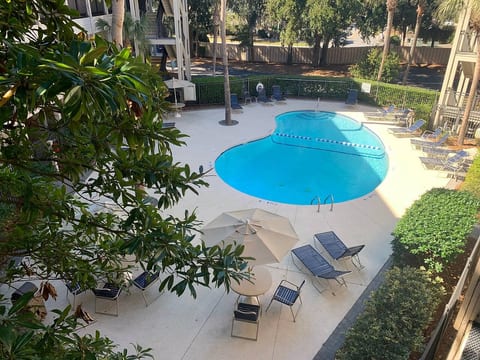 Salty Sand-Close to the pool, steps to the beach!