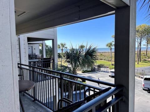 Beauty at the Beach! Oceanview King bed free bikes