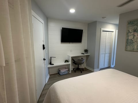 Beauty at the Beach! Oceanview King bed free bikes