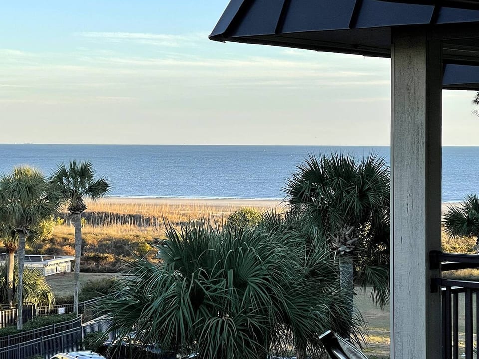 Subtropical Stunner-King bed & bikes! Central Air! - Hilton Head Island