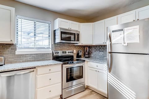 Resort Daze-2 Bedroom, Short Walk to the Beach