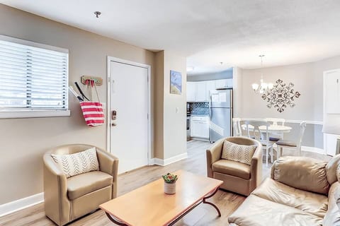 Resort Daze-2 Bedroom, Short Walk to the Beach