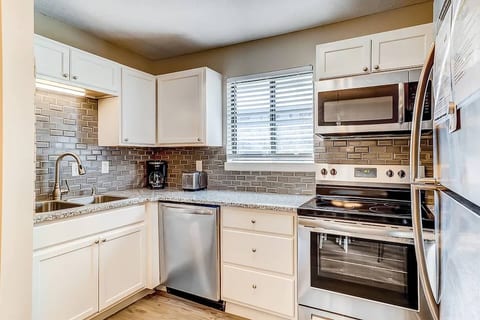 Resort Daze-2 Bedroom, Short Walk to the Beach