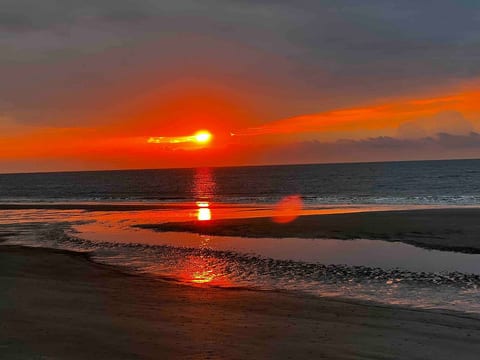 Resort Breeze-2 BR, Pools, Hot Tub, Tennis, Beach