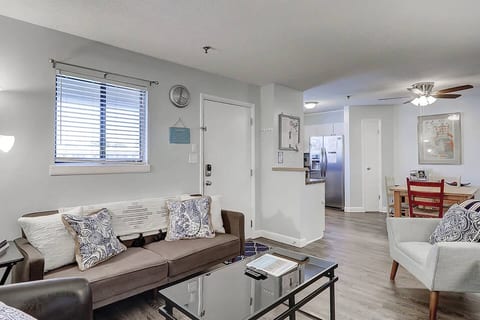 Resort Breeze-2 BR, Pools, Hot Tub, Tennis, Beach