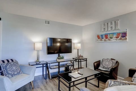 Resort Breeze-2 BR, Pools, Hot Tub, Tennis, Beach