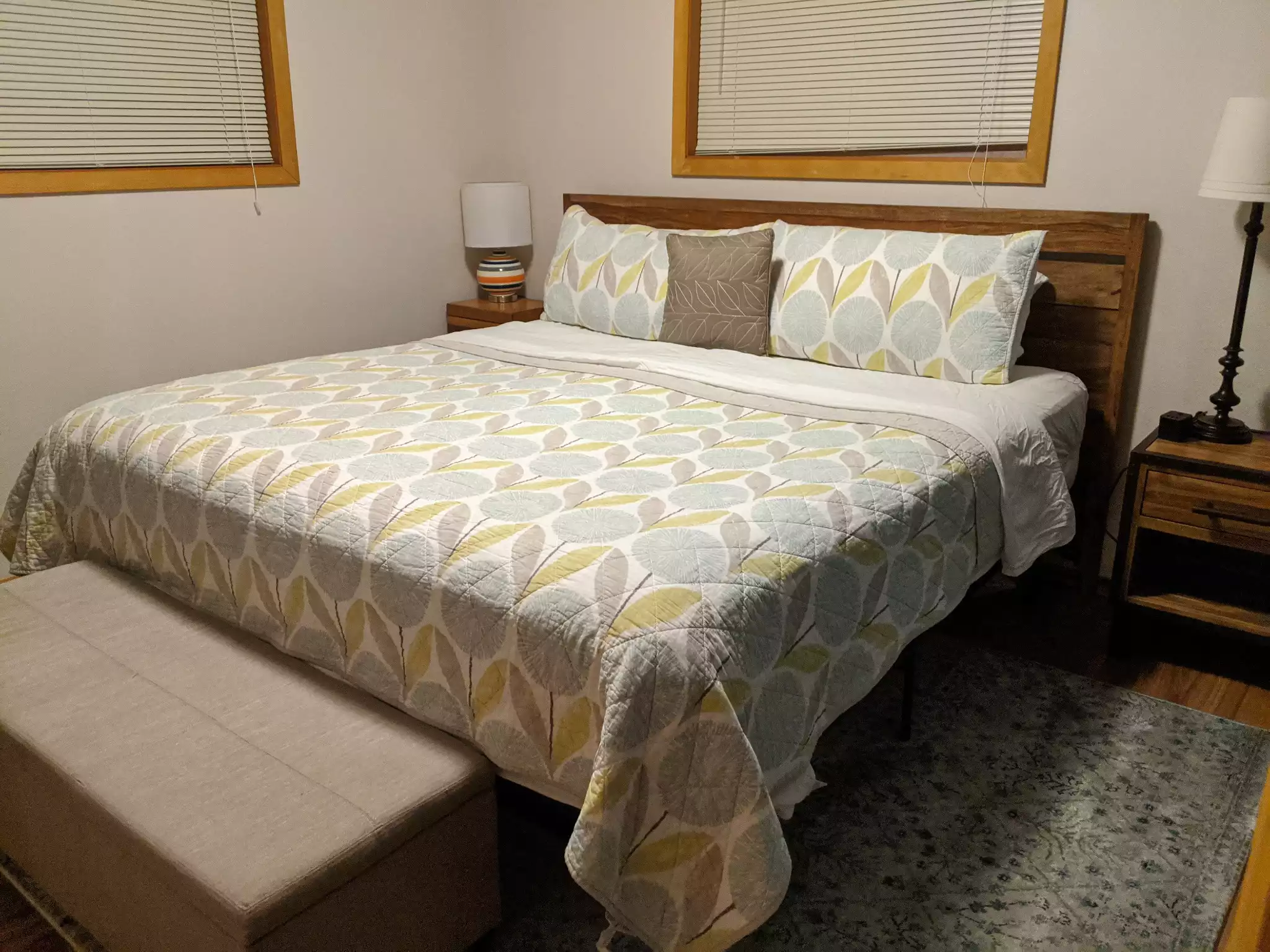 King bed downstairs - Relaxing Family Get-away in Quiet Neighborhood - Rockaway Beach