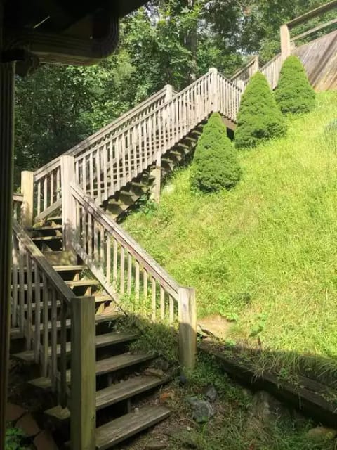 Cabin is accessed via 30+ stairs from parking area. Park at street level and walk down the stairs to cabin.