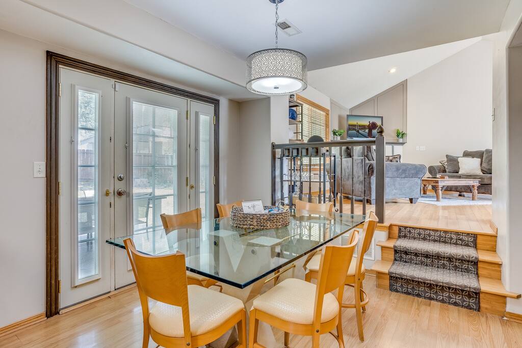 The KANtucky Derby has a nice, open layout, and plenty of space for your group! The dining area opens right out to the backyard!