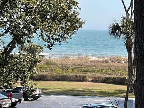 Feelin Tip'Sea-Oceanview Retreat Steps to Beach
