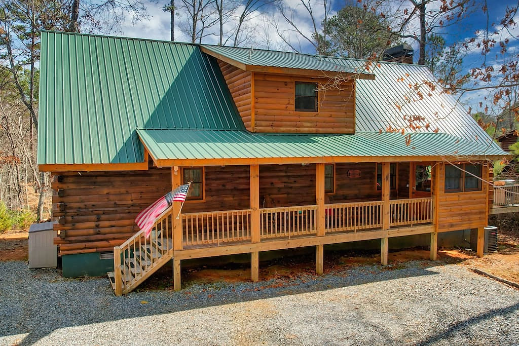 Rustic Cabin | Fire-Pit | Indoor Heated Pool | Hot Tub | Gym
