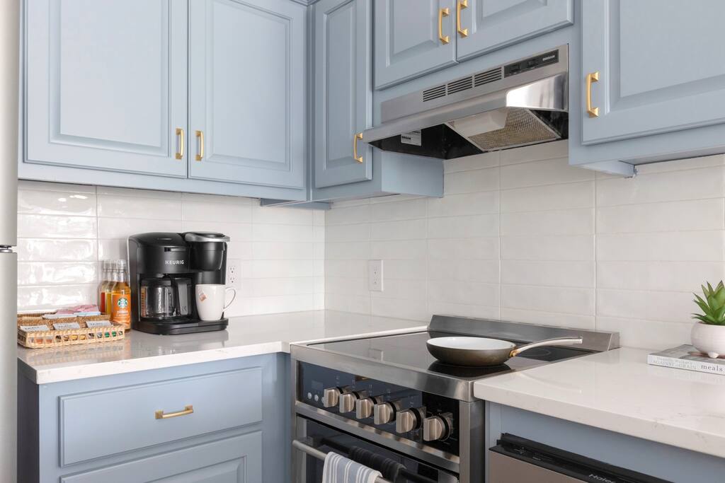 the-blue-palm-30a-*-king-*-steps-to-beach-and-pool/