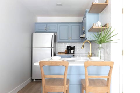 The Blue Palm 30A • KING • Steps to Beach & Pool