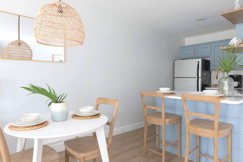 the-blue-palm-30a-*-king-*-steps-to-beach-and-pool/