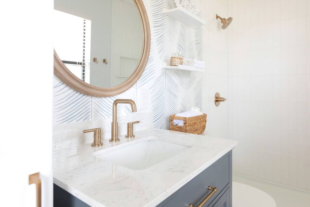 the-blue-palm-30a-*-king-*-steps-to-beach-and-pool/