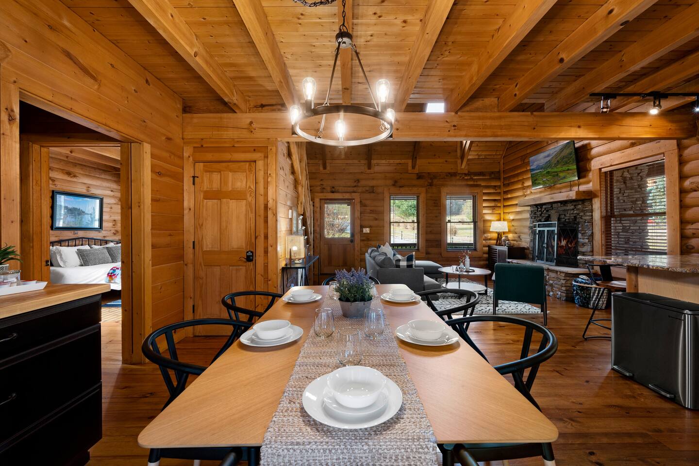 Dining table that sits for 6 people.  Perfect place for some family dinner time.