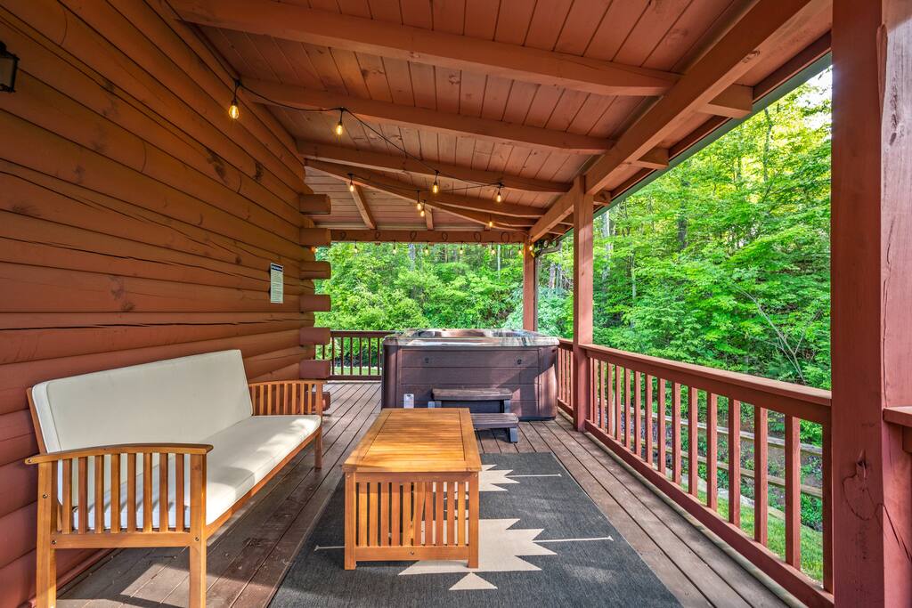 Experience the six-person hot tub while immersing yourself in nature. Listen to the soothing sound of spring water hitting the rocks from the creek located just behind the house.