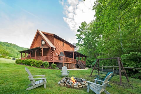 Hang out by the firepit and glaze the stars in the valley by the creek