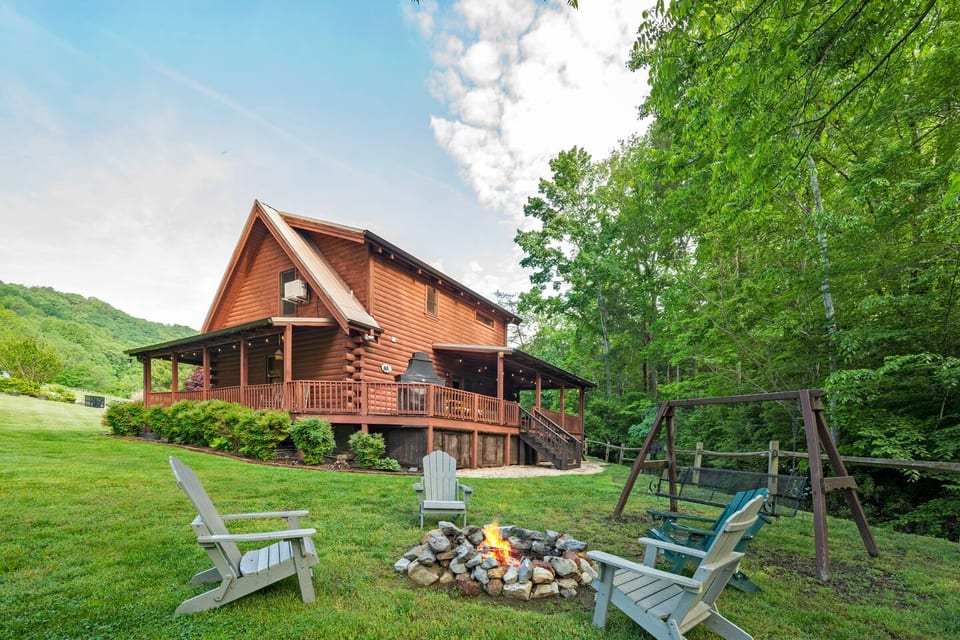 Hang out by the firepit and glaze the stars in the valley by the creek
