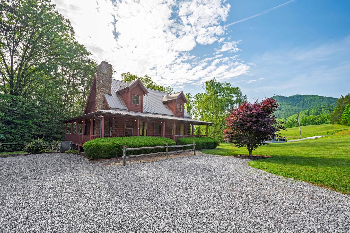 The view of the mountains from my front yard is breathtaking. You can sit on the front porch and often see wild turkeys in the morning Creekside Log Cabin with Hot Tub