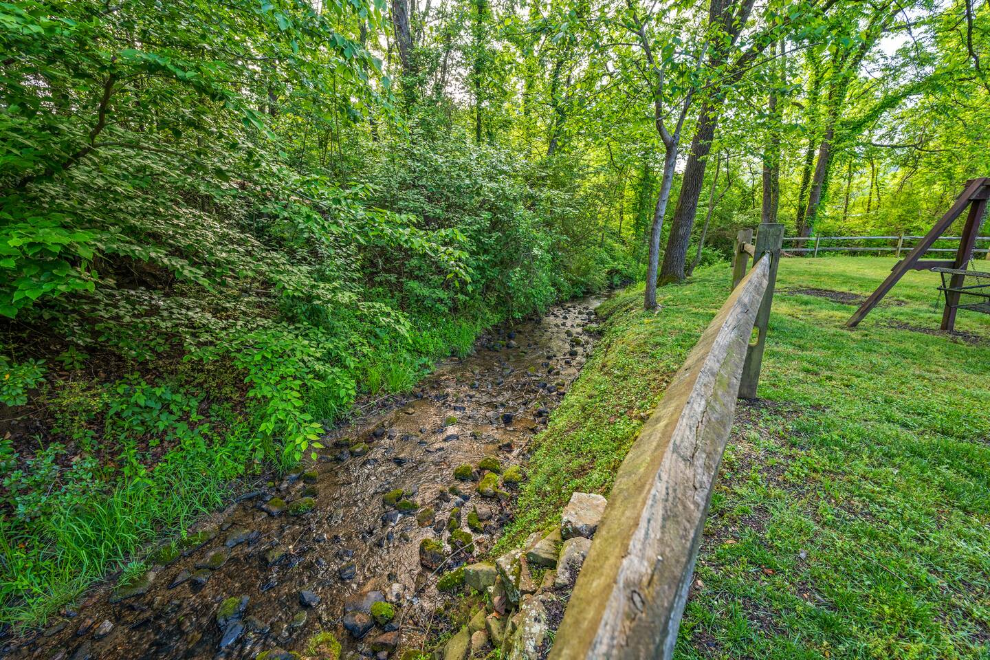 Fresh spring water runs next to the backyard. 