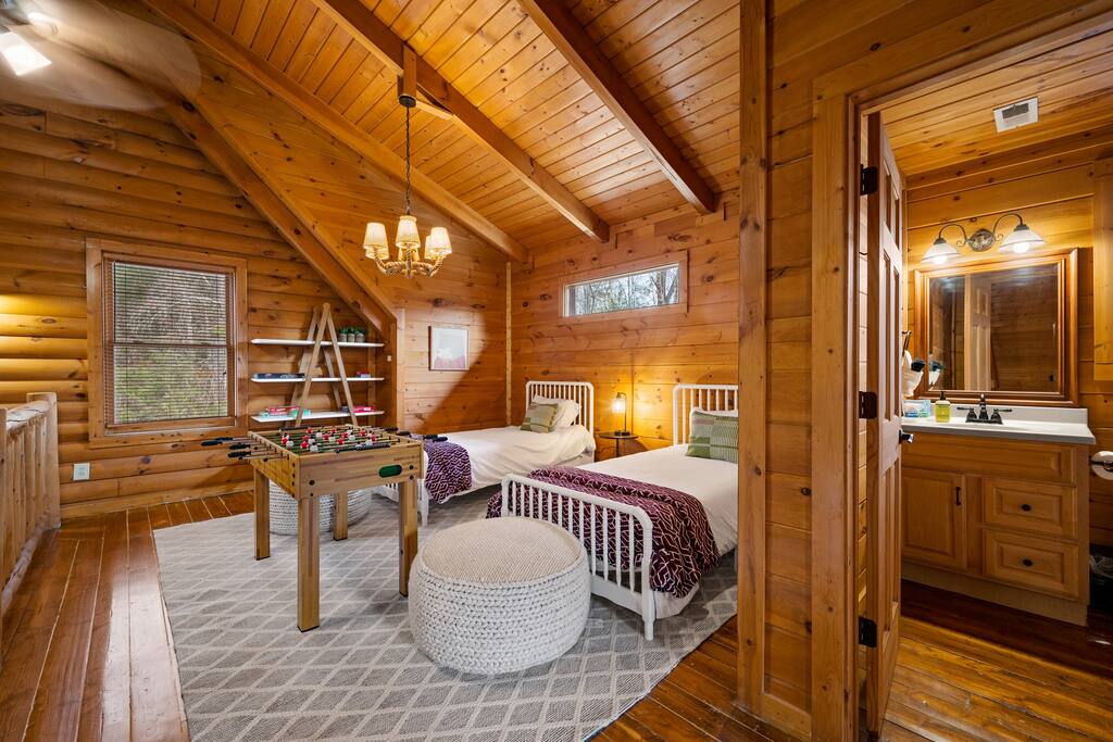 Loft area. perfect place to read and relax before going to bed