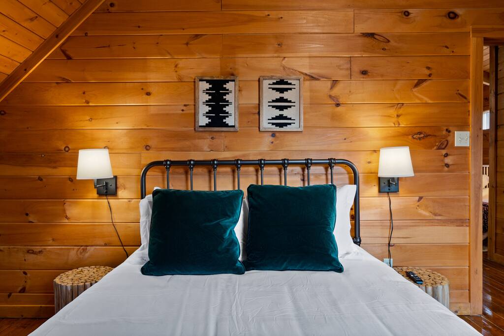 Upstairs bedroom with queen size bed