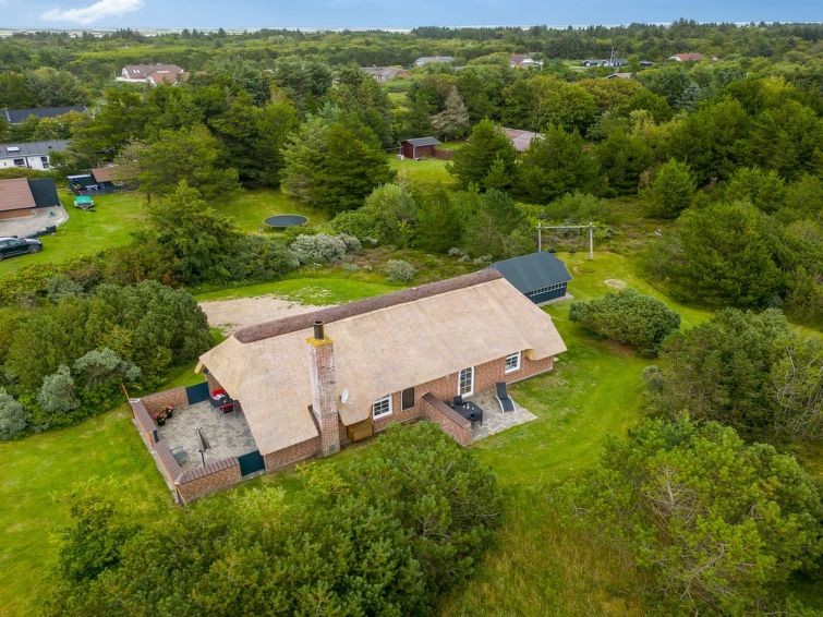 pasi-1-2km-from-the-sea/