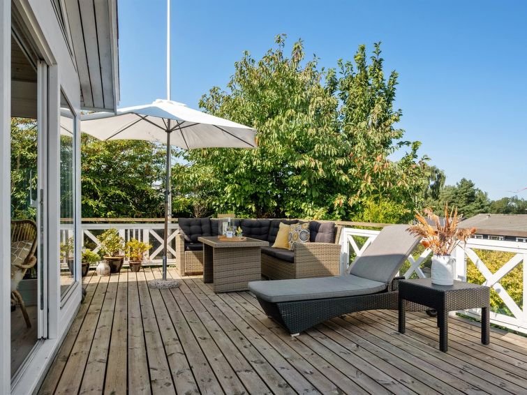 elfrede-600m-from-the-sea/