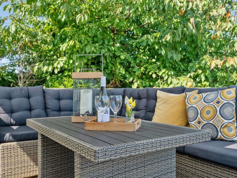 elfrede-600m-from-the-sea/