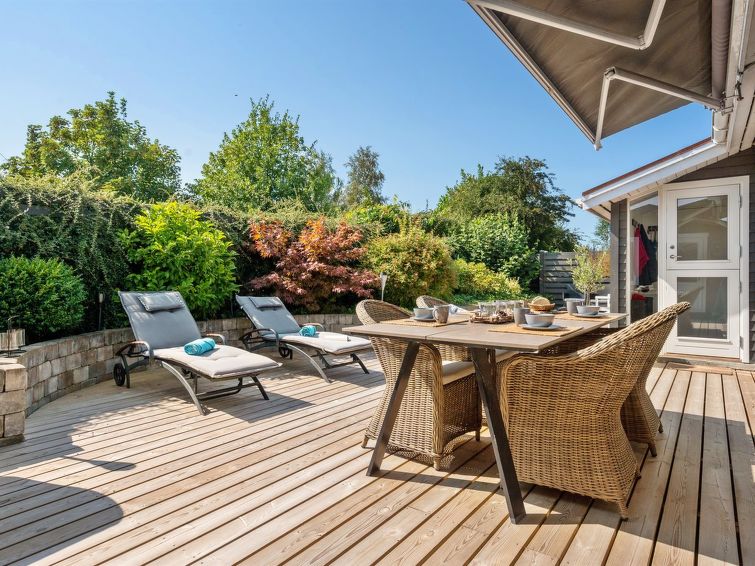 elfrede-600m-from-the-sea/