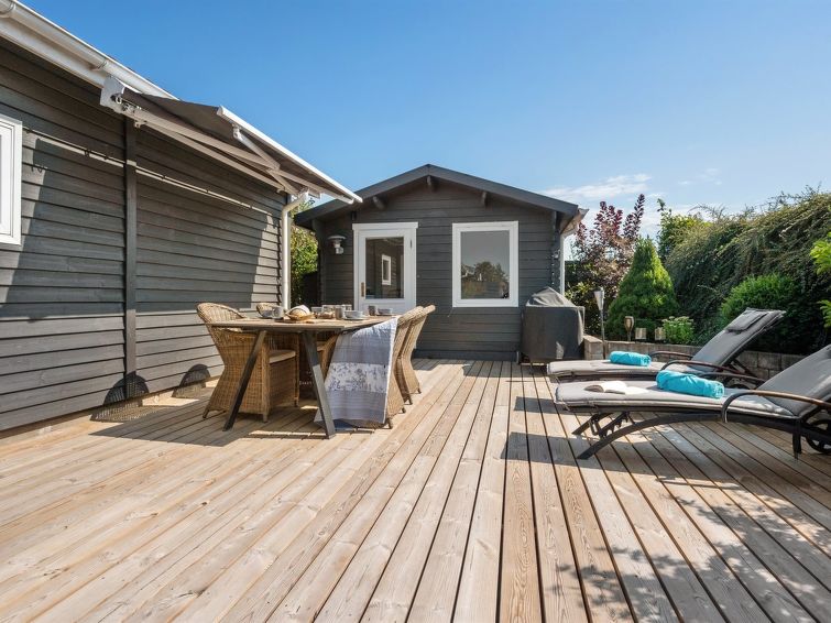 elfrede-600m-from-the-sea/