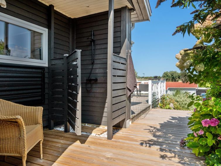 elfrede-600m-from-the-sea/