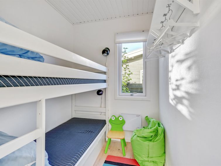 elfrede-600m-from-the-sea/