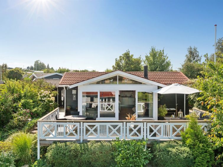 elfrede-600m-from-the-sea/