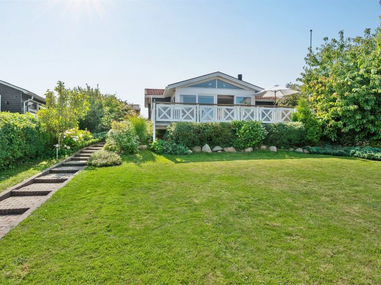 elfrede-600m-from-the-sea/