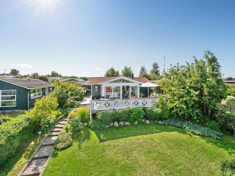 elfrede-600m-from-the-sea/