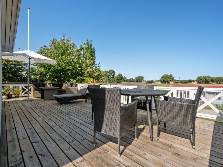 elfrede-600m-from-the-sea/